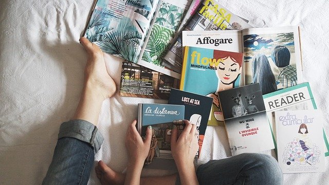 雑誌を並べる